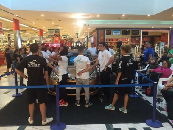 Imagen de los participantes, esta tarde a los pocos minutos de arrancar el reto (Foto TA)