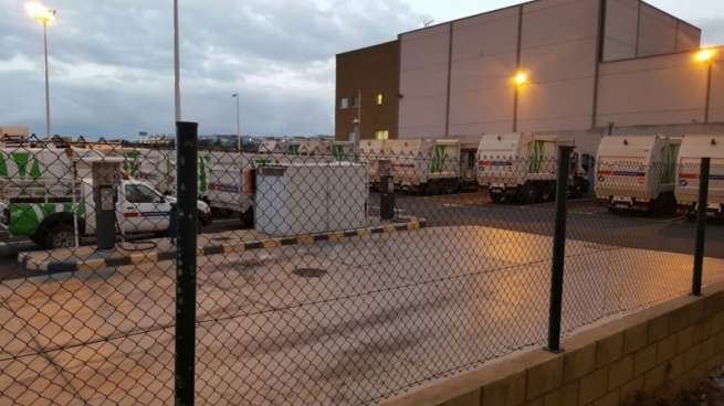 Recursos mecánicos del servicio en la nave logística de FCC en El Goro (Foto TA)