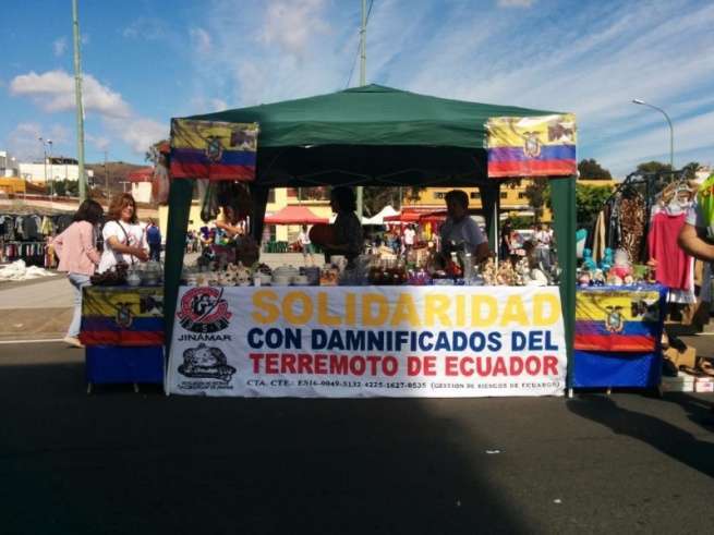 Puesto de venta instalado en el mercadillo de Jinámar por la RSPJ (Foto TA)