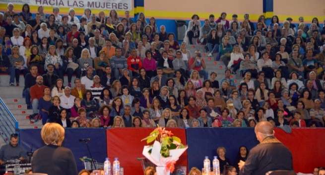 Momento de la charla del médico budista Tulku Lobsang (Foto Antonio Alí)