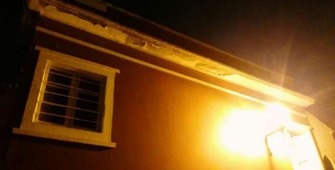 La caída de cascotes se produjo esta noche (Foto TA)
