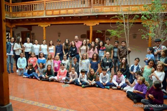 El grupo posó después del ensayo de esta tarde en la sede de la Escuela Municipal de Música (Foto Antonio Alí)