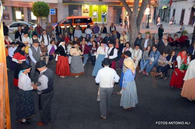 Momento del encuentro de este jueves en la plaza de Los Llanos (Foto TA)