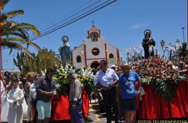 Momento de la procesión religiosa de este mediodía (Foto Teldeenfiestas.com)