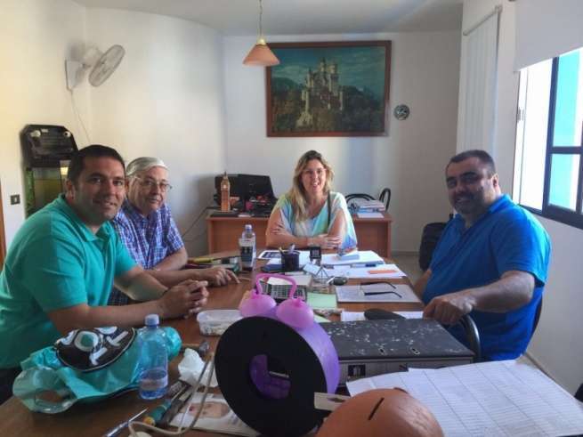 Reunión de trabajo de los candidatos del PP con miembros del colectivo La Concepción (Foto TA)