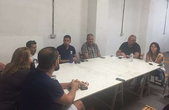 El comité de campaña de CC Telde, reunido en la noche de ayer miércoles para preparar el despliegue (Foto TA)