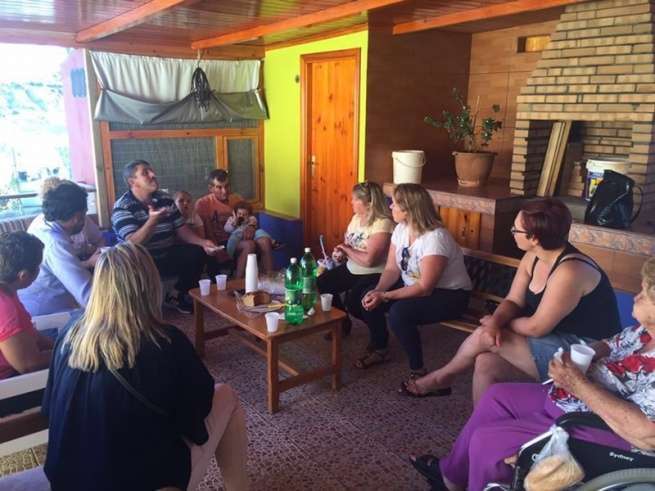 Comitiva del PP, junto a vecinos de Caserío de Gando (Foto TA)