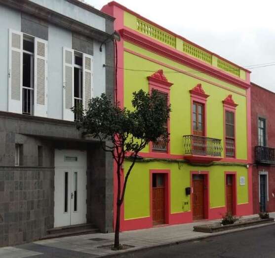 Inmueble protegido con fachada de tonos chillones (Foto TA)