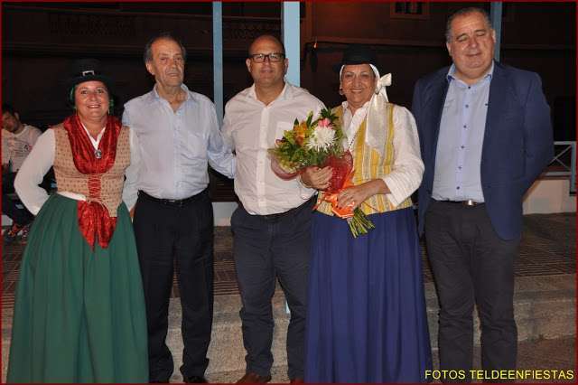 La pregonera (segunda por la derecha) con ediles del Consistorio teldense (Foto Teldeenfiestas)