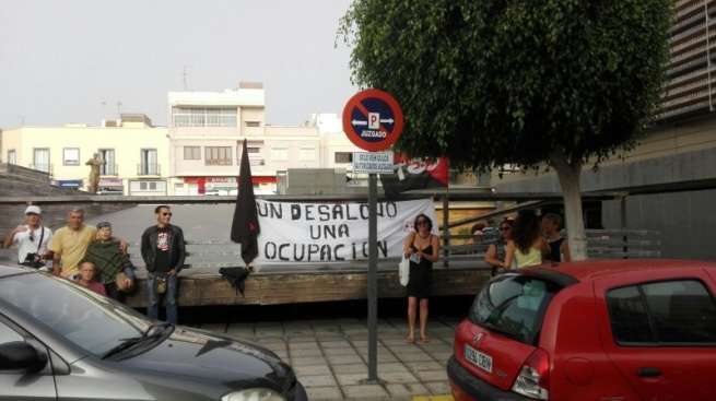 Pancarta en el Juzgado de Telde (Foto TR)