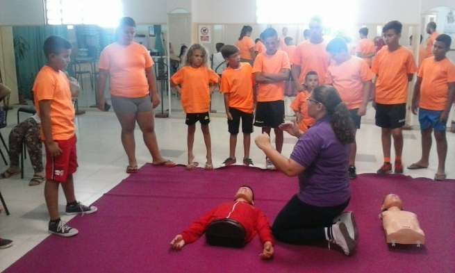 Imagen del taller sobre RCP impartido este miércoles en La Garita (Foto TA)