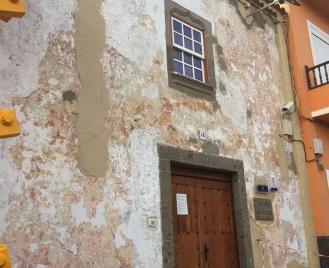 Trabajos de acondicionamiento de la fachada de la Casa-Museo León y Castillo (Foto TA)