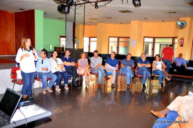 Momento de la asamblea ciudadana celebrada en La Fraternidad (Foto TA)