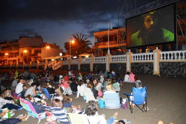 Esta noche se proyectó la película En el corazón del mar (Foto TA)