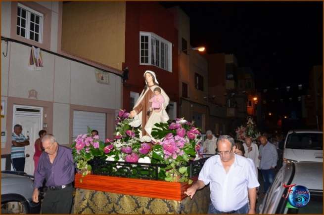 La procesión por las calles del Valle de los Nueve Bajo (Foto Francisco Javier Santana)