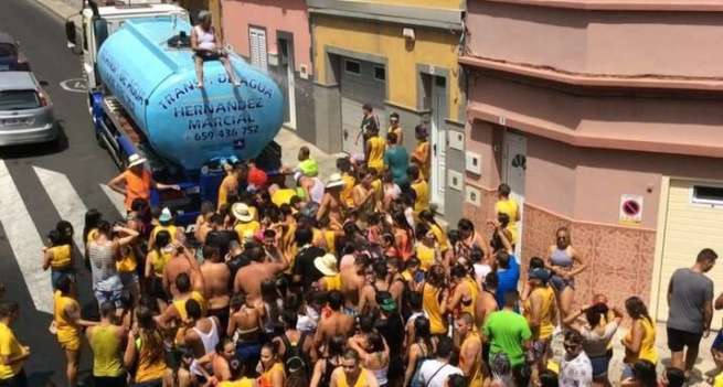 Cientos de jóvenes disfrutaron de la fiesta (Foto TA)