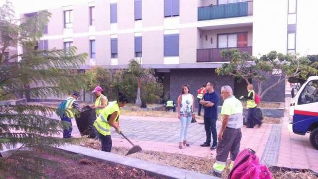 La concejala accidental de Vías y Obras, Saraiba Leal, supervisó los trabajos (Foto TA)