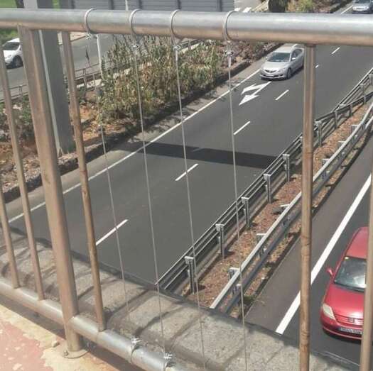 Tensores colocados en los huecos abiertos (Foto Domingo Moreno)
