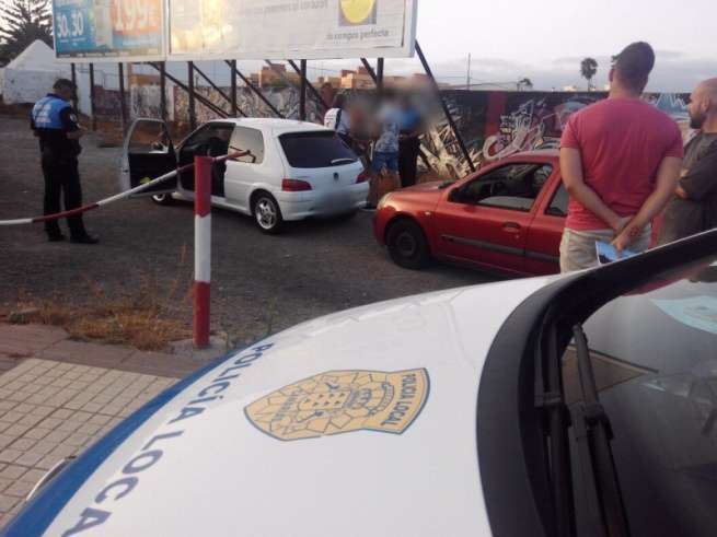 Los dos vehículos implicados en el accidente (Foto TA)