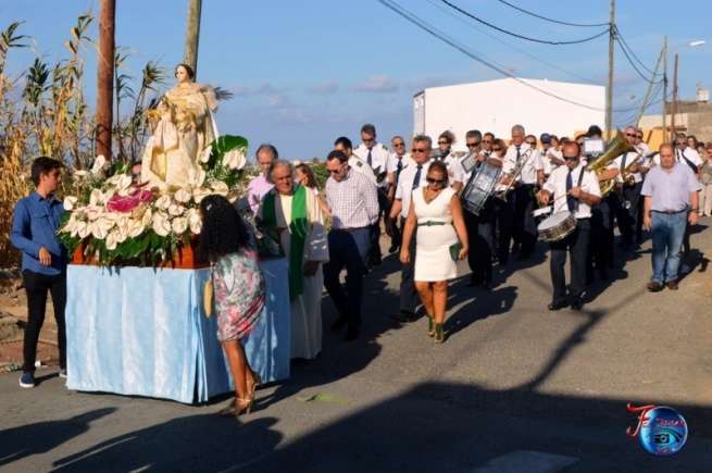 Momento de la procesión religiosa de este domingo (Foto TA)