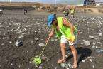 Limpieza acometida el pasado sábado en la playa de La Restinga (Foto 1-15 Asociación Fotográfica 1punto4) (Foto 16-20 Greenpeace Canarias) 
