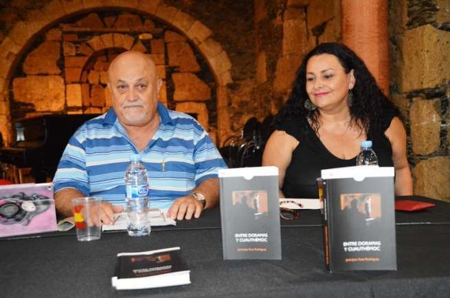 Momento de la presentación del libro (Foto TA)