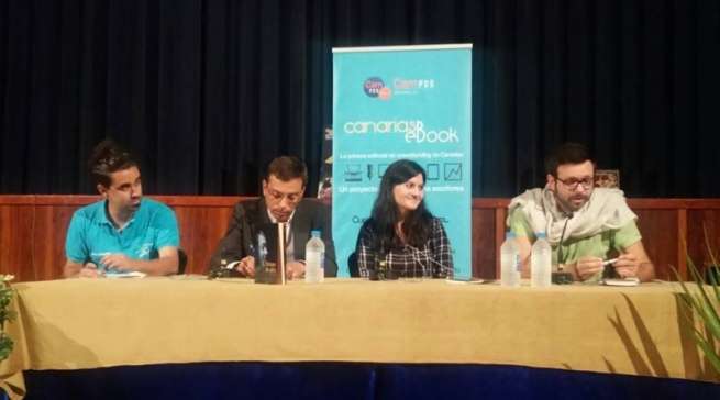 Momento de la presentación del libro póstumo del periodista Adolfo Santana en Valsequillo (Foto TA)