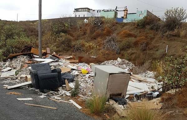 Basura en Caserones Altos (Foto TA)