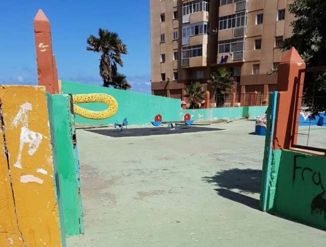 Estado del parque infantil situado en la trasera de la calle de Manuel Alemán Álamo (Foto TA)