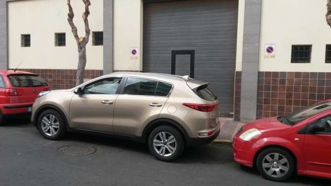 Vado ocupado frente al colegio María Auxiliadora (Foto TA)