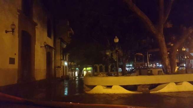 La plaza de Los Llanos, en una imagen de esta noche (Foto TA)