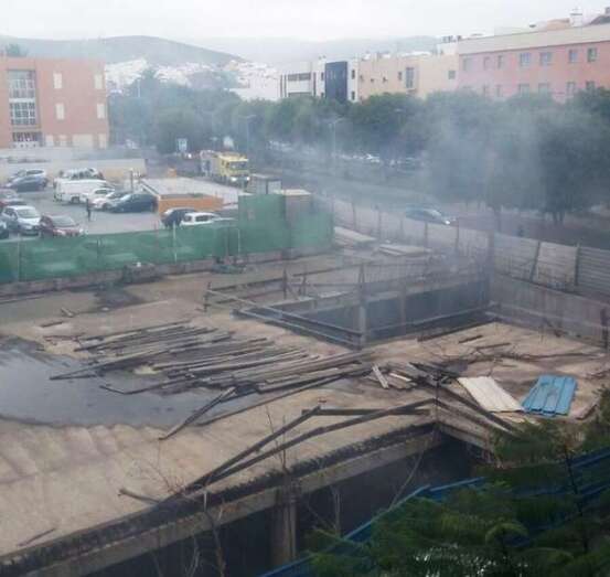 Los bomberos, en el lugar del siniestro (Foto TA)