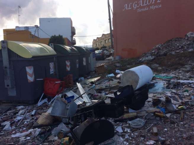 Depósito incontrolado en el Callejón del Castillo (Foto TA)
