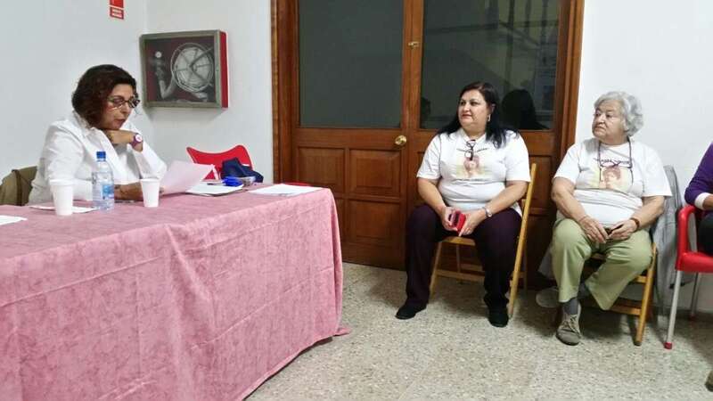 Momento de la charla, ayer en La Fraternidad (Foto TA)