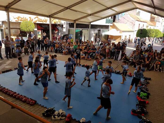 Exhibición de deportistas de Kick Boxing Coleta, esta mañana en Telde (Foto TA)