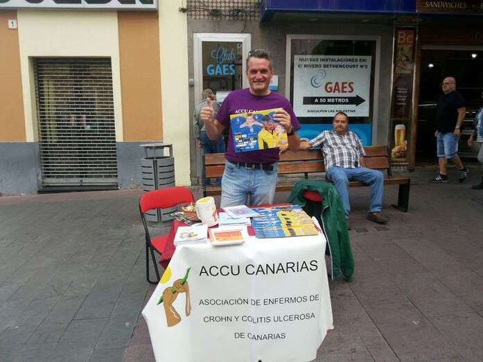 Mesa en la Avenida de la Constitución, en la zona comercial abierta de Los Llanos (Foto TA)