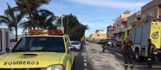 Vertido ayer en la calle principal de La Pardilla (Foto Efe)