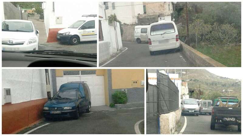 La estrecha calle de Arolas, con coches mal aparcados en sus márgenes (Foto TA)