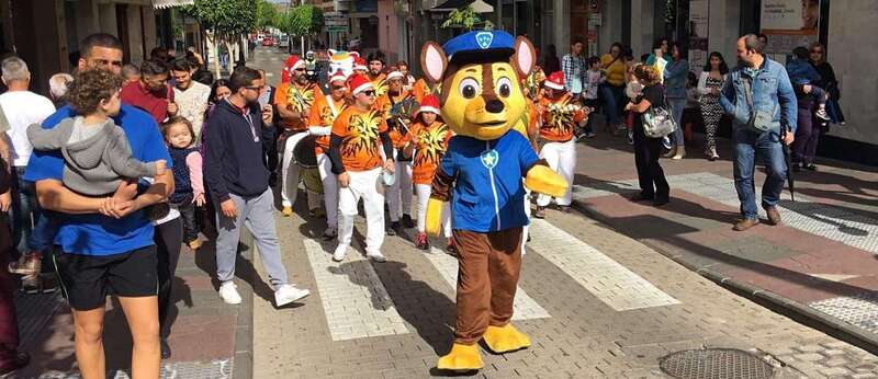 Imagen del recorrido que esta mañana protagonizaron junto a una batucada los miembros de 