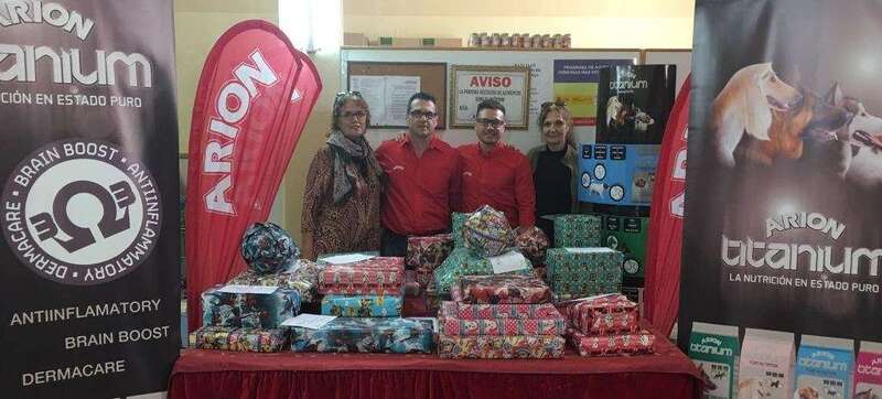 La empresa canina Arion Titanium entregó un lote de juguetes a Cáritas de Clavellinas-Melenara (Foto TA)