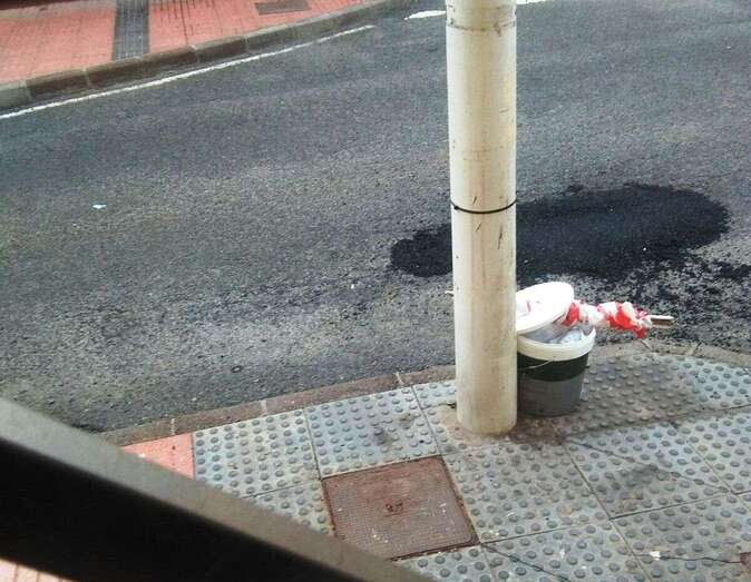 El socavón se taponó con una capa de alquitrán (Foto TA)