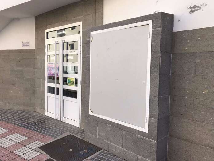 Los cacos se llevaron buena parte del material de aluminio del inmueble (Foto TA)