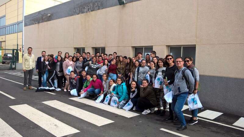 Imagen de uno de los grupos de jóvenes que visitaron las instalaciones de Aguas de Telde (Foto TA)