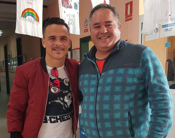 Roque Mesa, este miércoles junto al profesor Francisco Santana (Foto TA)