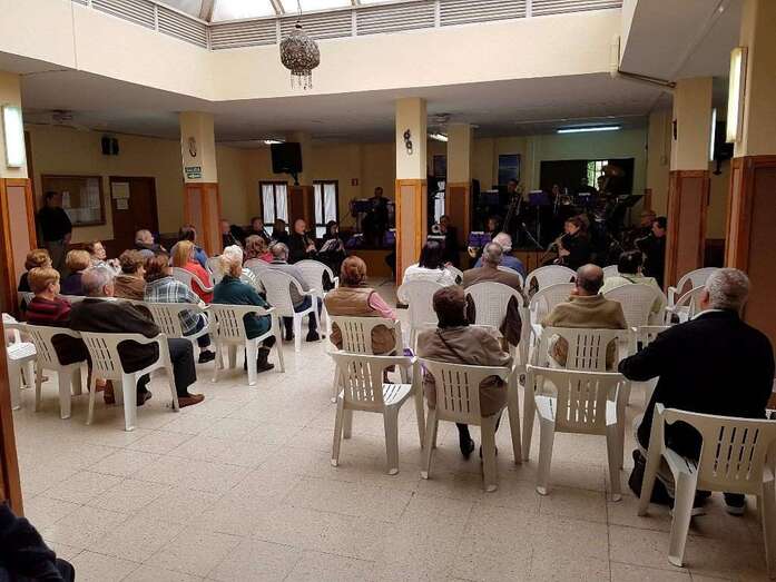 Momento de la interpretación de la Banda Municipal de Música (Foto TA)