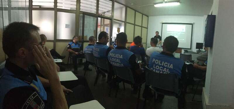 La charla tuvo lugar este miércoles en la sede policial de San Juan (Foto TA)