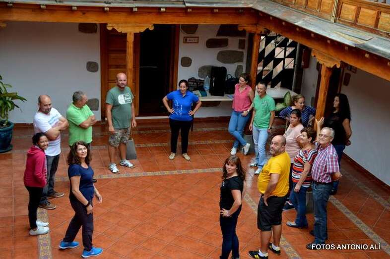 Primera sesión del taller sobre bailes tradicionales de El Hierro, hoy en Telde (Foto TA)