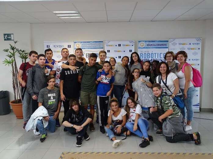 Alumnos en las instalaciones de la PLOCAN en Taliarte (Foto TA)