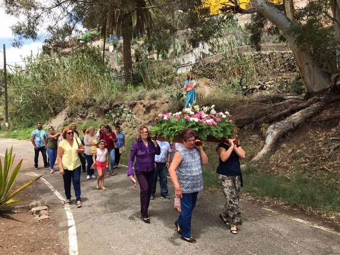Imagen de la procesión de María Auxiliadora este domingo por Tecén (Foto TA)
