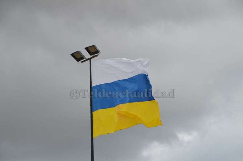 Bandera canaria con las franjas al revés, hoy en el parque urbano de San Juan (Foto TA)